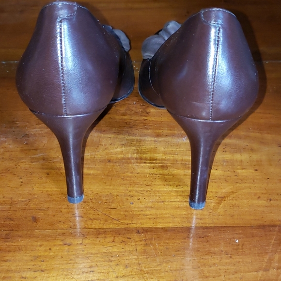 NWT Lauren Ralph Lauren Brown Bow Heels size 9 - Picture 4 of 6